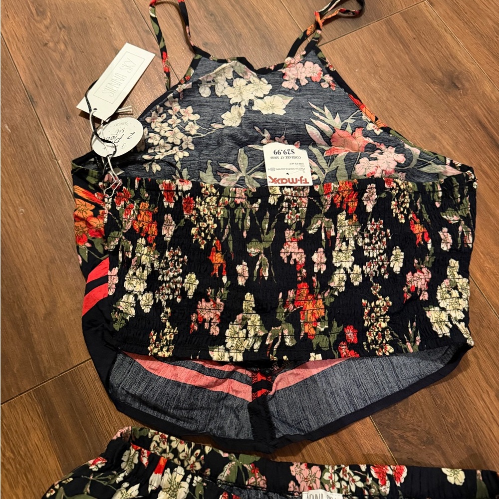 ✨Sienna Sky✨ Black and Red Floral Set - Picture 4 of 7